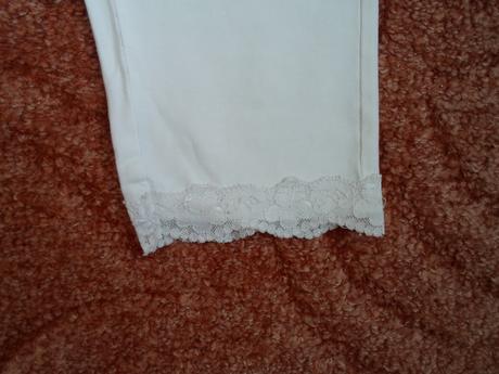 Bílé smetanové 3/4 legíny s krajkou, 140