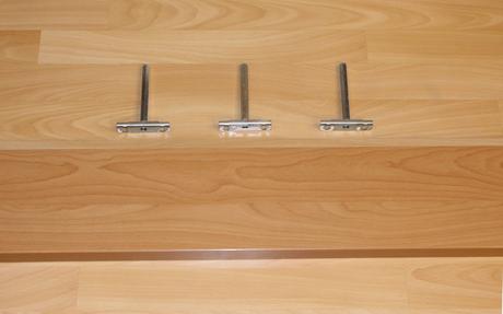 Dlouhá bytelná tuplovaná police,