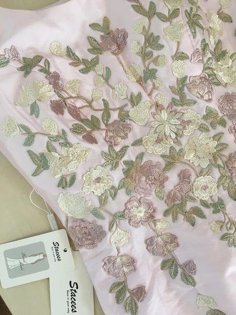 Nové vyšívané šaty s bolerkem, vel s/m - l,stace, s