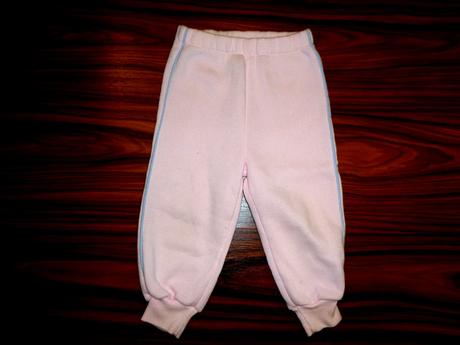 Světle růžové tepláky, 86