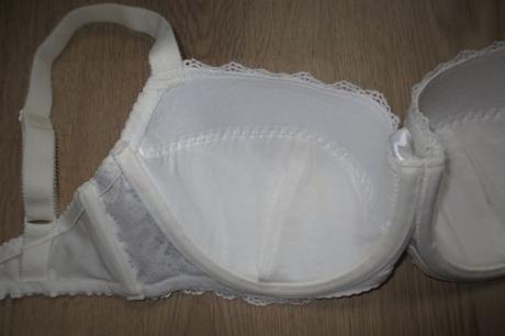 Poprsenka krajková 70e, werso,70e