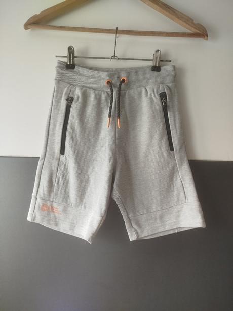 Kraťasy zn. f&f vel.122, f&f,122