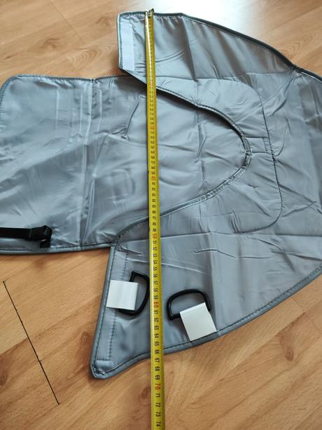 Praktická přebalovací podložka s poutky na hračky, 