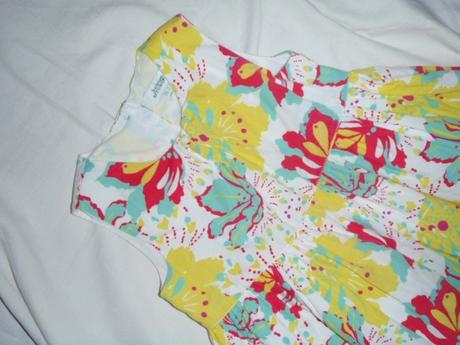 Krásné nepřehlédnutelné květované šaty, bows & arrows,92