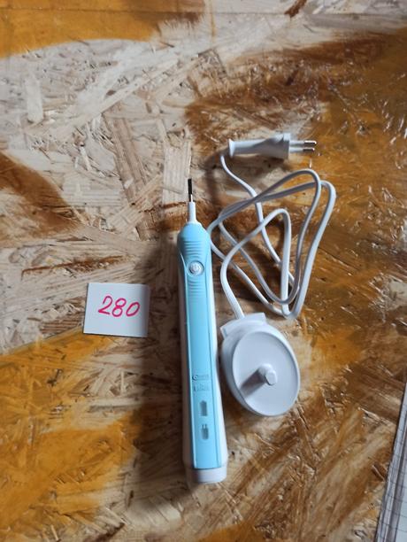 Elektrický zubní kartáček braun oral b, 