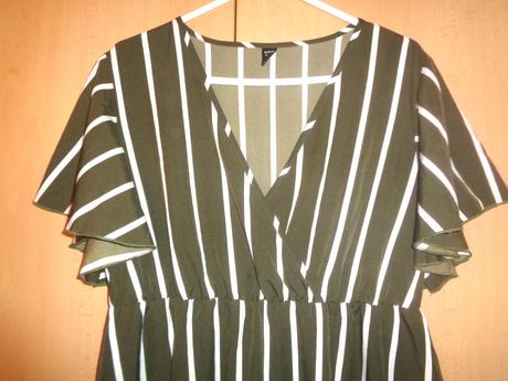 Slušivé pruhované šaty, xl