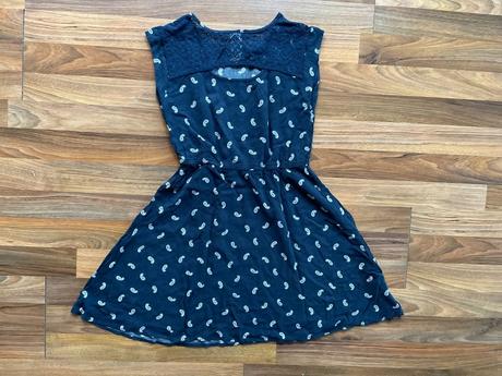Modré šaty se vzorkem a krajkou, vel 152 nebo i xs, 152