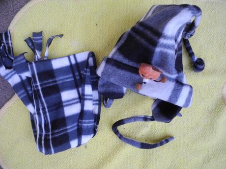 Čepice a šála, 80