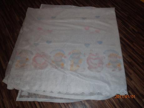 Záclona s medvídky a srdíčky,