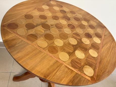 Šachový stůl - originál s kulatou šachovnicí, 