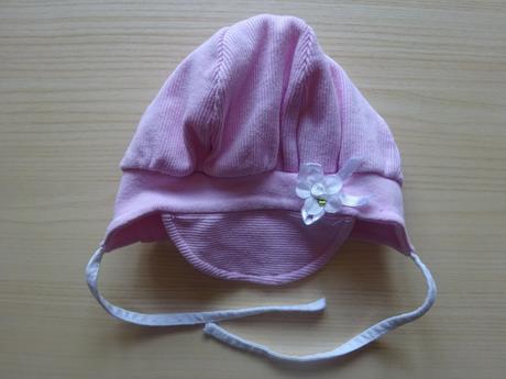 Růžová čepice s bílou kytičkou, vel. 86, 86