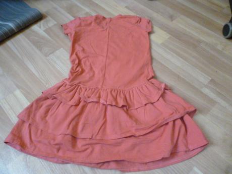 Elastické šaty vel. 6-8, 122