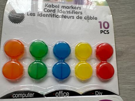 Sada - rozlišování a popisování kabelů, 