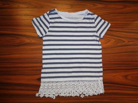 Pěkný modrobílý pruhovaný top s krajkou, nutmeg,128