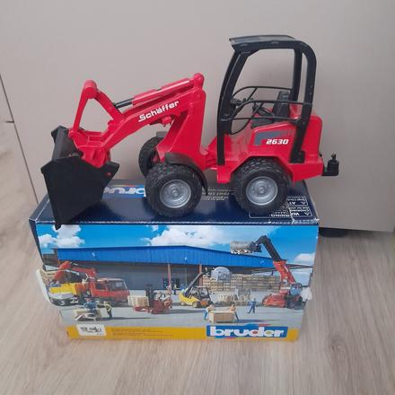 Dětský nakladač s pohyblivou radlicí zn. bruder, 