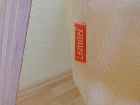 Pokojik pro mimi-kolebka leander,kreslo+policeikea,