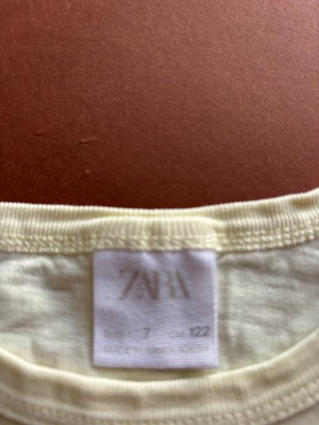 Triko světle žluté s volánky - v.122 zn. zara, zara,122