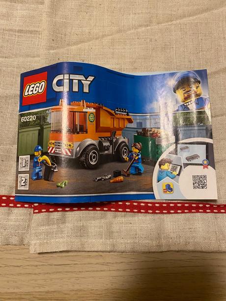 Lego city set 60220,