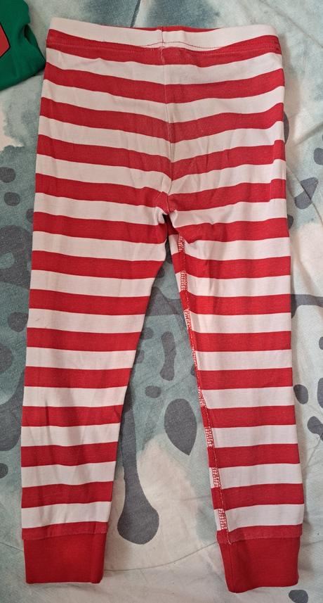 Vánoční pyžamo, 98