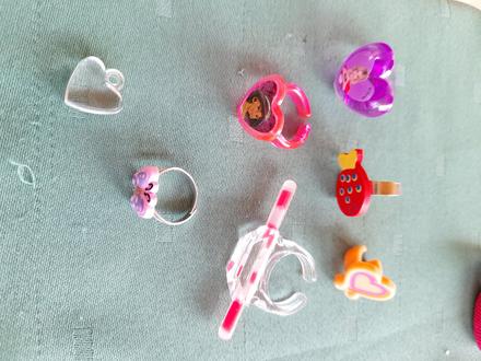 Dětské prstýnky barevné, pirátský prstýnek fialový,