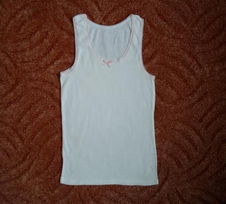 Bílé tričko tílko, 146