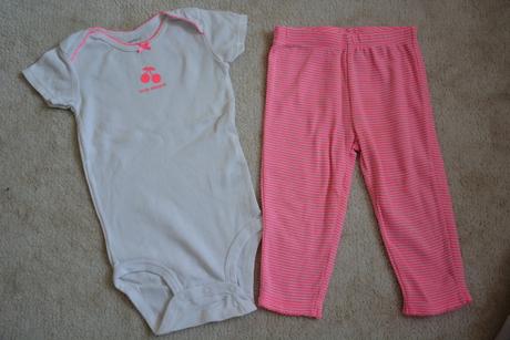 Neon komplet tepláčky a body se třešínkama 12m, carter's,80