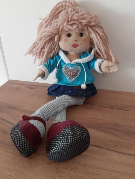 Ručně šitá panenka., 