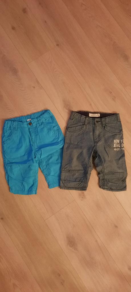 Dvoje chlapecké kraťasy pod kolena, h&m,110