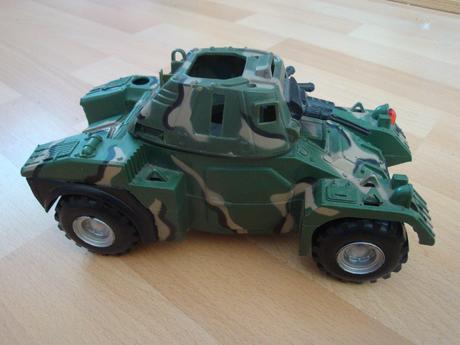 Vojenský tank - větší, 