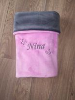 Dvojvrstvá deka s výšivkou na přání - více barev,