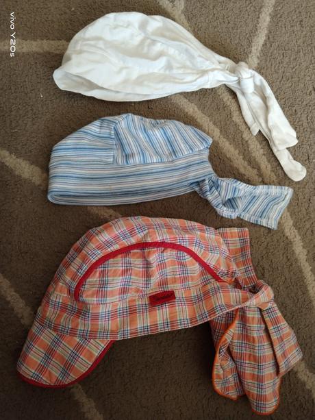 2 oboustranné kloboučky, 80