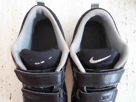 Černé boty tenisky botasky sálovky, nike,35