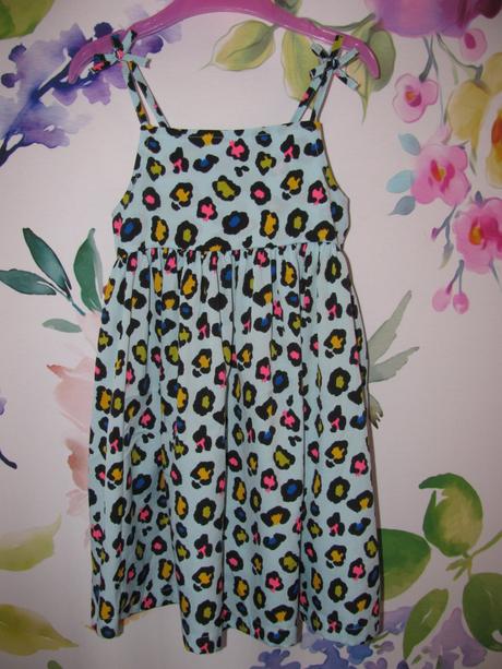 Letní bledě modré šaty s potiskem, matalan,104
