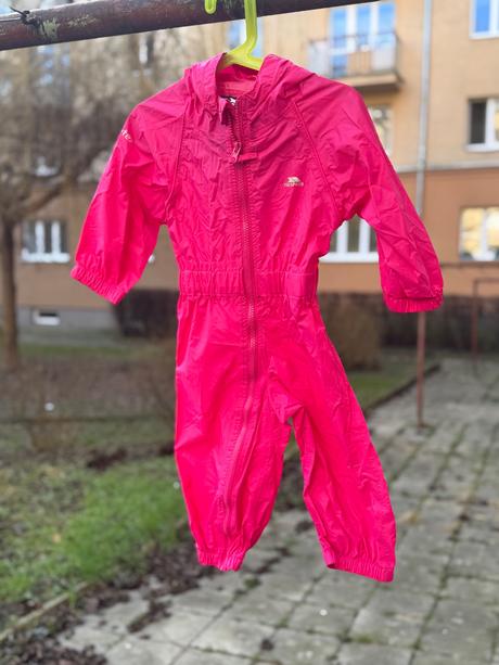 Nepromokavy overal, 86