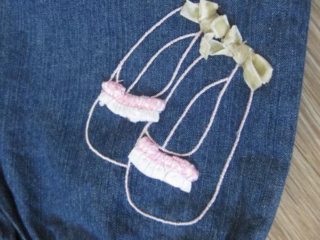 Souprava - riflové lacláče, triko, punčochy, c&a,92