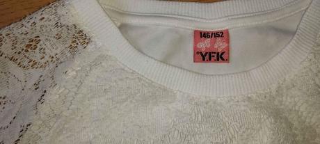 Bílý svetřík s krajkovymi rukávy yfk 146/152, 146