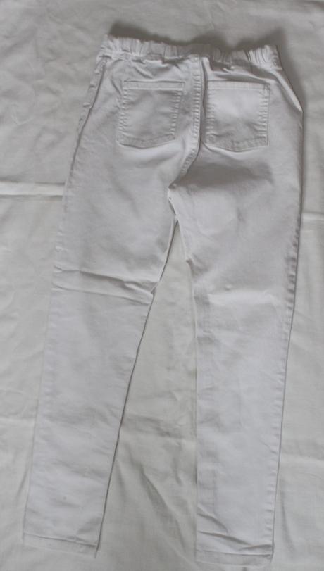 Ub51. bílé džegíny 9-10 let, f&f,140