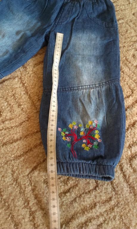 Překrásné rifličky s výšivkou vel.92 top stav, 92