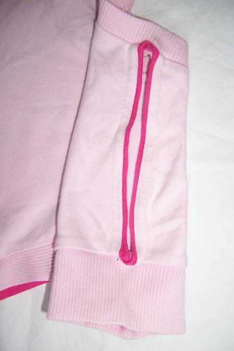 Růžové tričko s prostřiženými rukávy, 134