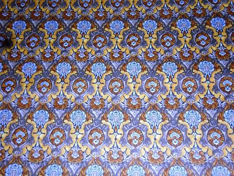 Pes úplet látka hnědo šedá zámecký vzor 154 x 319,