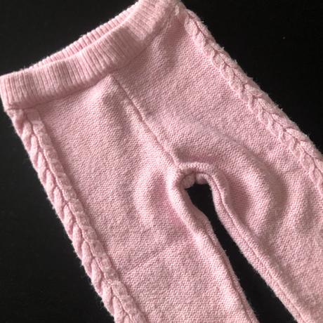 Růžové kamaše, 98