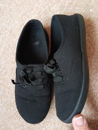 Tenisky černé vel."34", 34