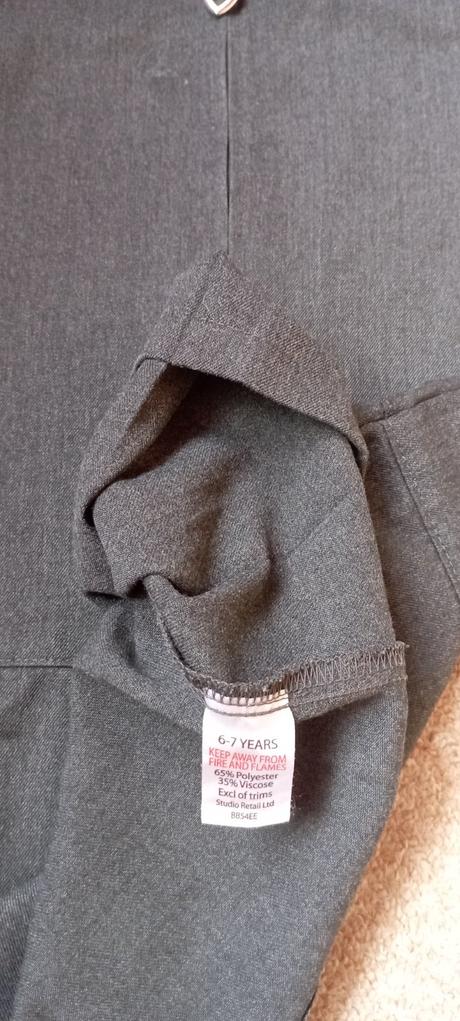 Šedé šaty zn."studio" vel."6-7let", 122