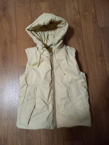 Světlá oboustranná vesta, 152