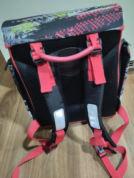 Školní aktovka stil hasičské auto,