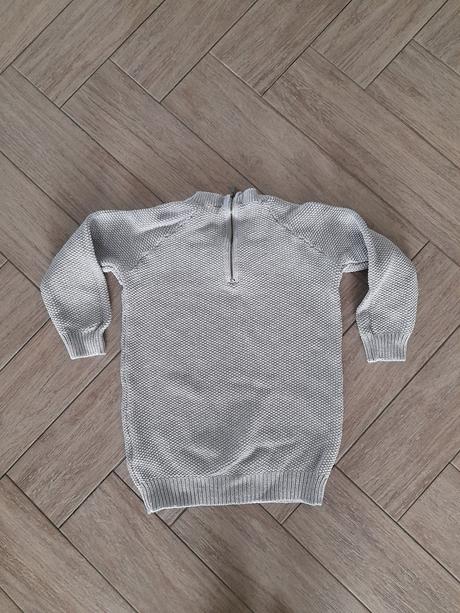 Šedý svetřík, 32