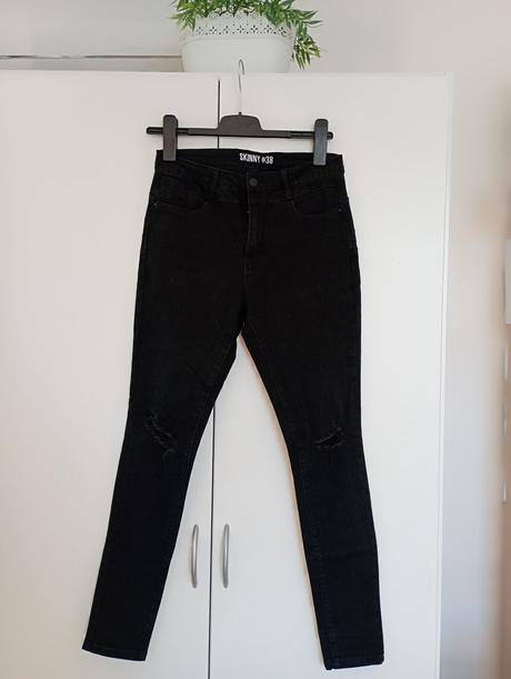 Push up černé džíny s dírami na kolenou, gate,40