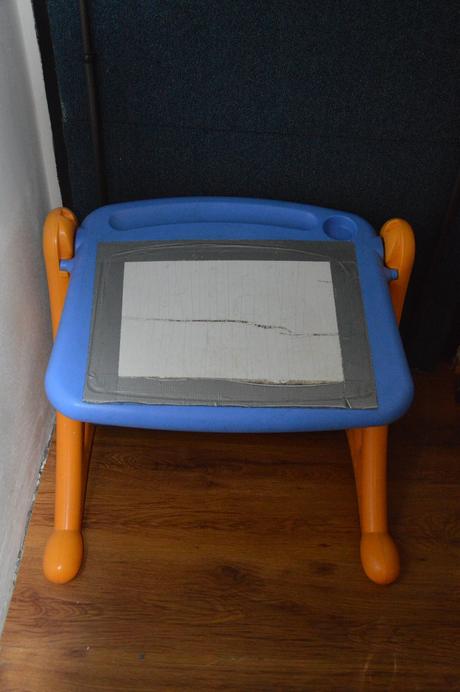 Plastový stoleček pro nejmenší , sklápěcí, 