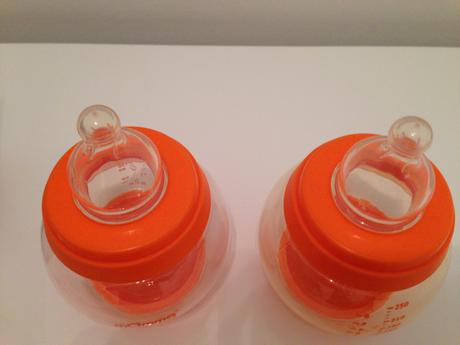 Koupací kyblík tummy tub+šátek a láhve, 