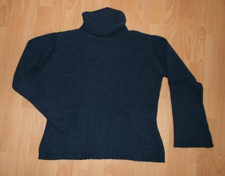 Tmavěmodrý semínkatý svetr, c&a,l